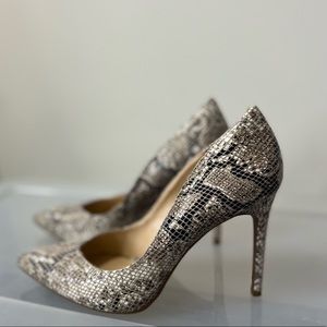 Size 8 Jessica Simpson snake print heels